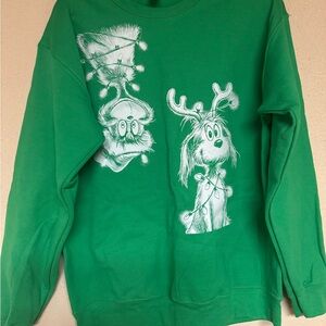 Gildan Heavy Blend Crewneck Sweatshirt in Bright Green with Black Tag